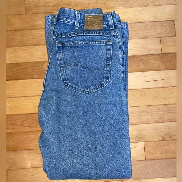 Light stains on knees - Picture 3 of 4